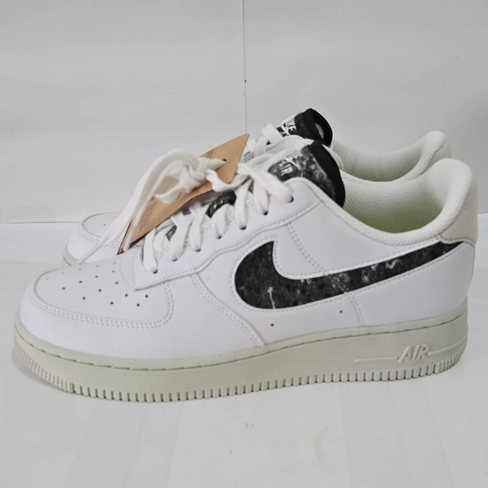 Nike Women's Air Force‎ 1 Low '07 SE Sneakers